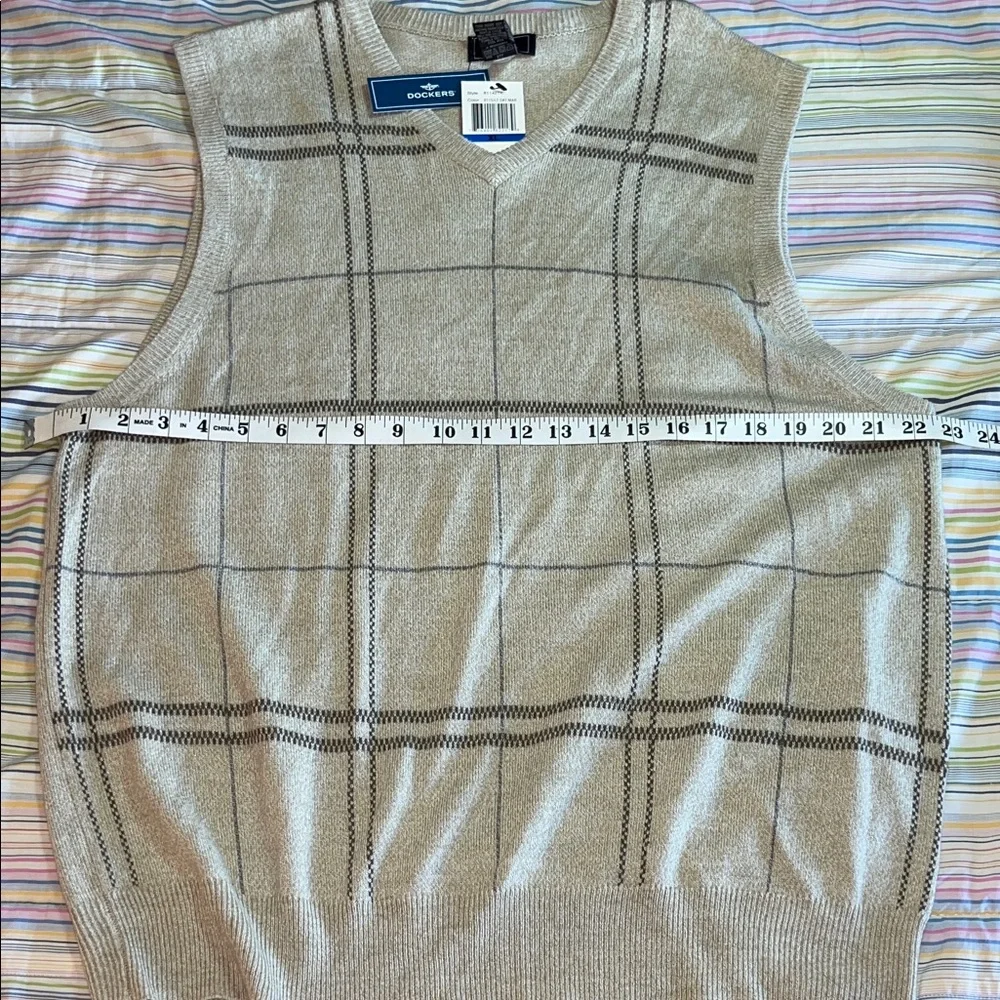 Dockers V-Neck Plaid Sweater Vest in Light Oat‎ XL NWT